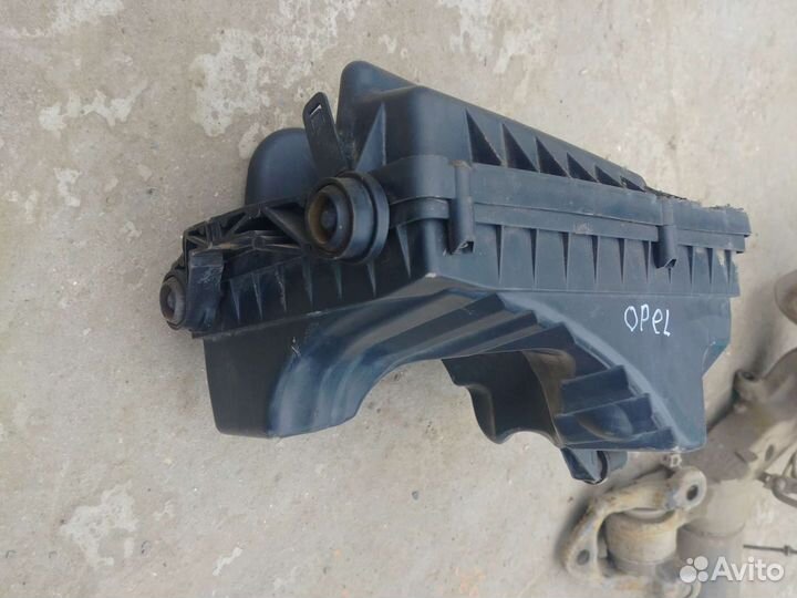 Корпус воздушного фильтра Opel Astra H 1.6