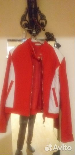 Зимний жилет с капюшоном