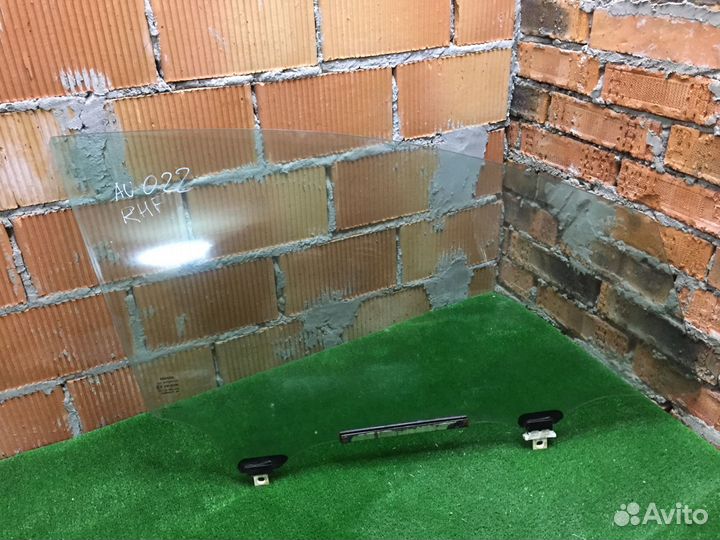 Стекло двери правое Toyota Auris E150