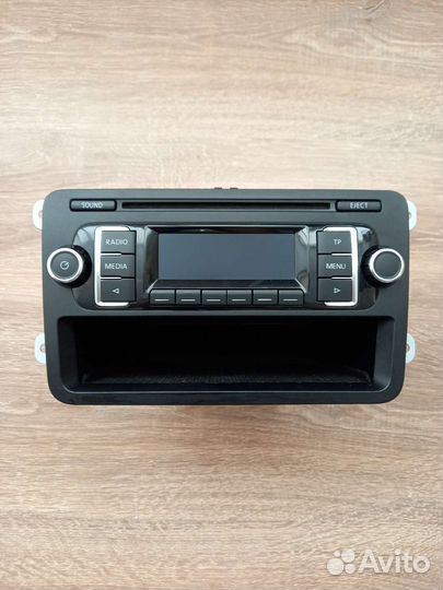 Оригинальная штатная магнитола Volkswagen RCD-210