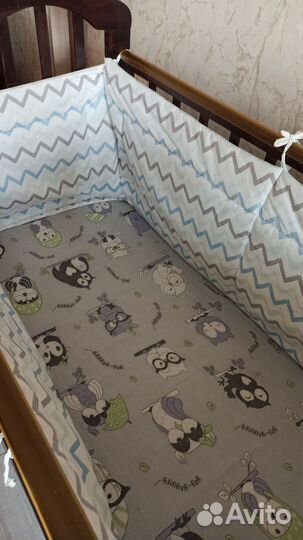 Детская кроватка с маятником