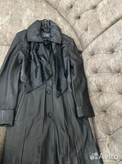 Длинный кожаный плащ