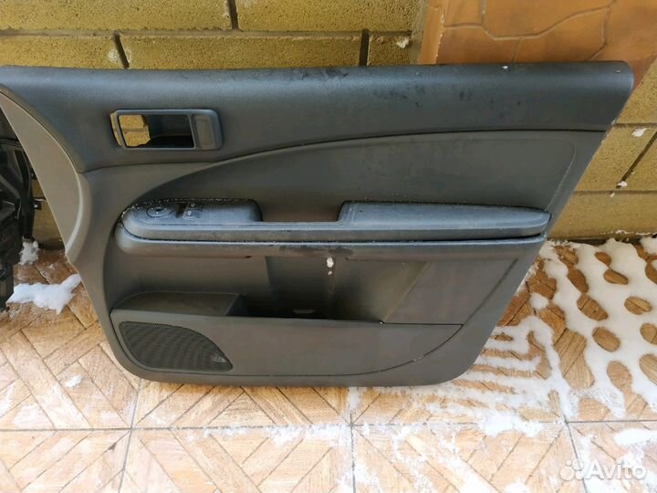 Стекло правое.Внутренности двери для форд с мах