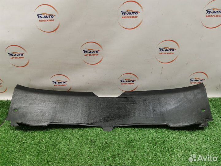 Накладка замка багажника задняя Mazda 3 хетчбэк BM