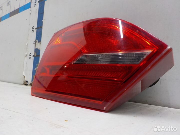 Фонарь задний левый внутренний на Volkswagen Jetta