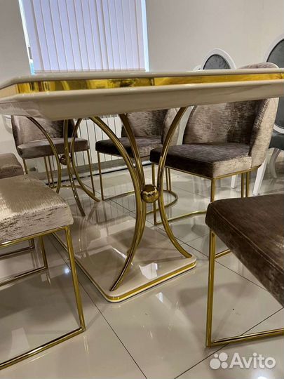 Кухонный стол и стулья