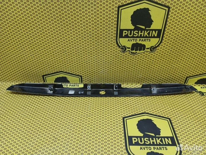 Накладка крышки багажника Nissan Almera