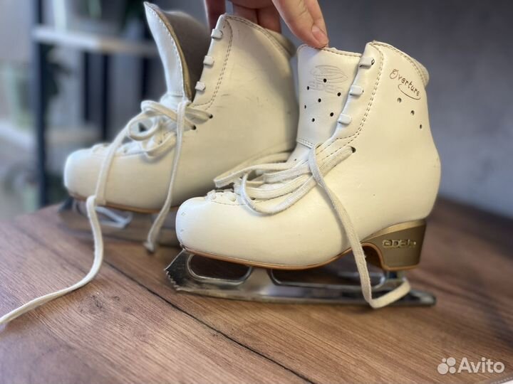 Фигурные коньки edea 210