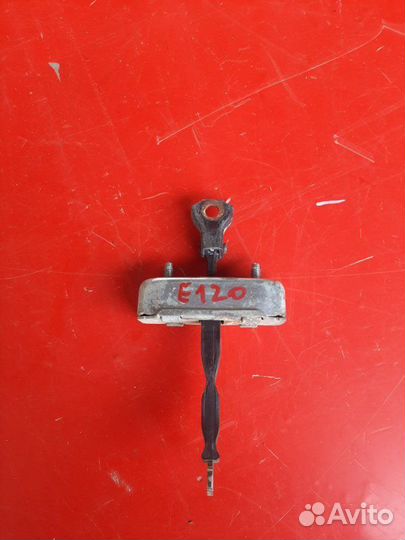 Ограничитель двери передний левый Toyota Corolla