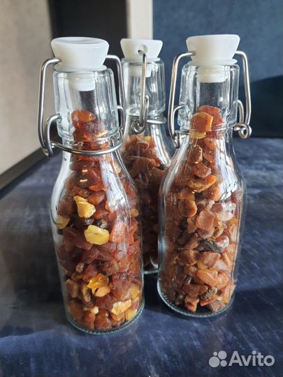 Янтарь,Бутылка стеклянная с янтарем