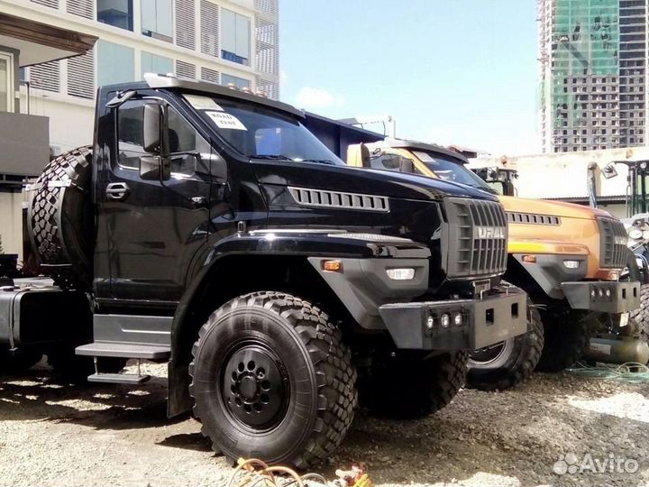 Водитель тягача