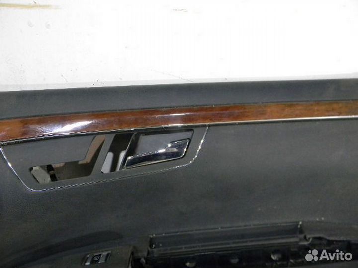 Обшивка двери передней правой