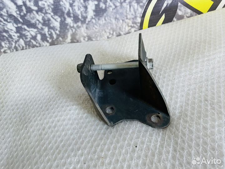 Кронштейн задней балки левый Logan 2 Sandero Логан