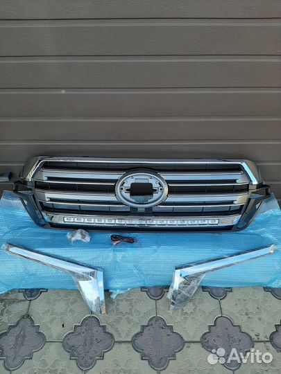 Решетка радиатора toyota land cruiser 200