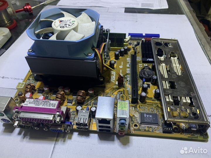 Материнская плата с 4гб озу и 2 ядерным cpu