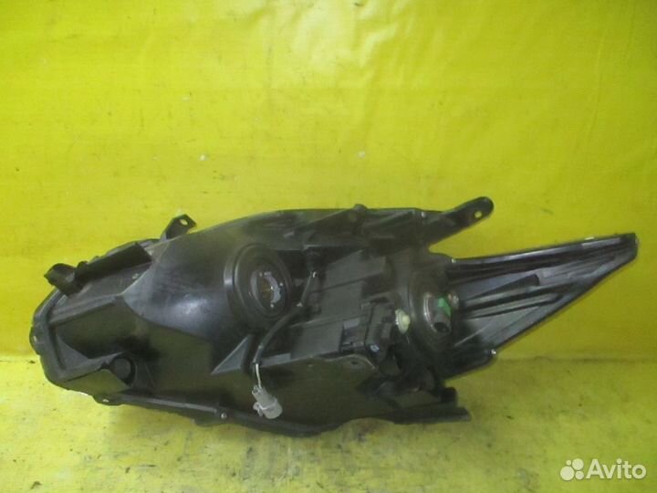 Фара Toyota Prius ZVW30 (Правое)