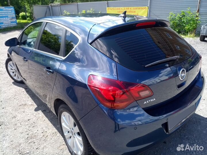 Opel Astra 1.6 МТ, 2011, 210 000 км