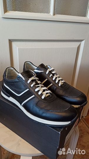 Кроссовки Conhpol