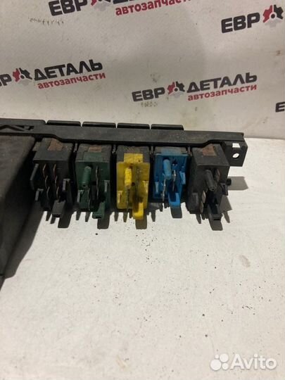 Кнопка аварийной сигнализации Audi 100 C4 седан 2