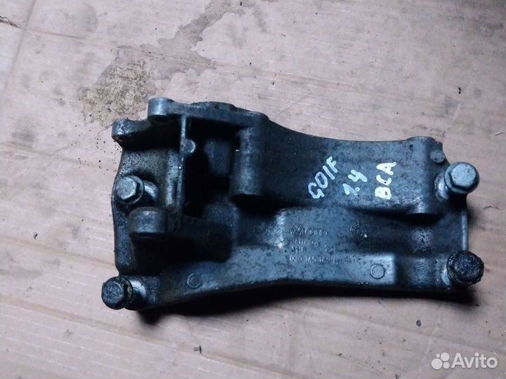 Кронштейн генератора volkswagen golf