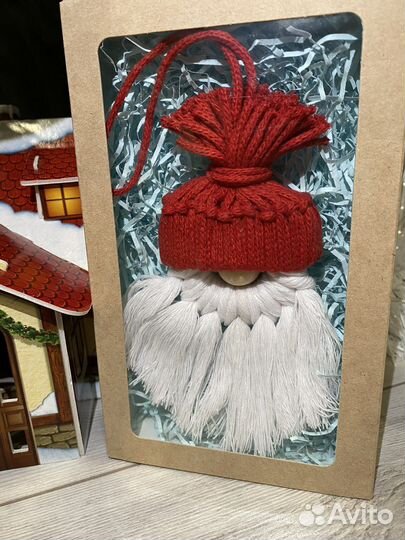 Елочная игрушка Дед мороз (макраме)