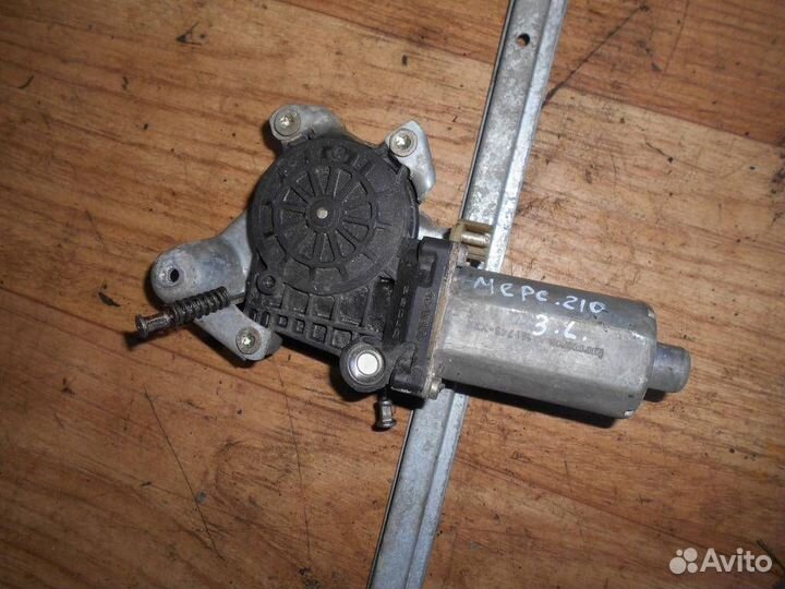 Моторчик стеклоподъемника левый Mercedes Benz W21