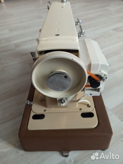 Домашняя швейная зигзаг машина Radom 432. Польша