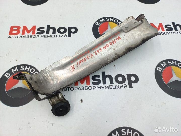 Кронштейн воздушного фильтра правый Mercedes-Benz