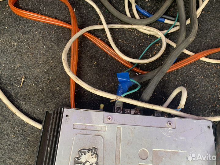 Двухканальный автомобильный усилитель