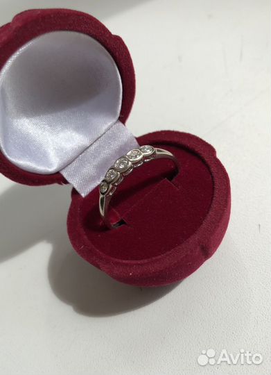 Кольцо с бриллиантами