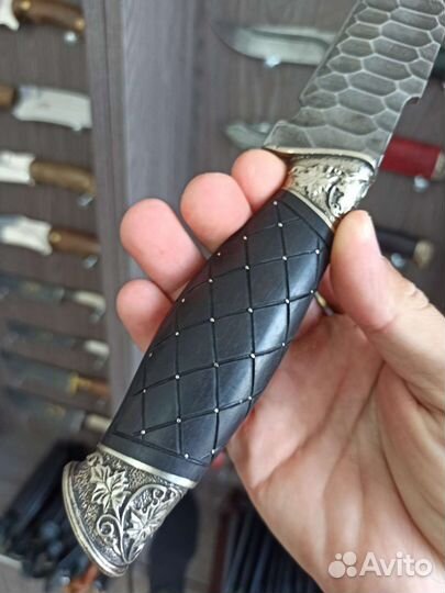 Нож Красавец из дамасской стали