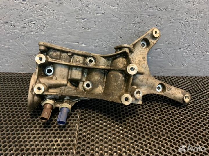 Кронштейн масляного фильтра Audi A6 C7 cdnb 2014