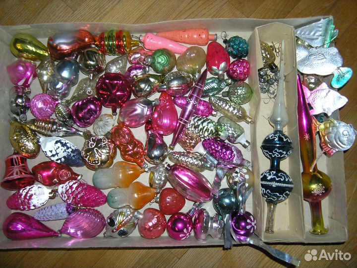 Дед мороз и Снегурочка, ёлочные игрушки, бусы