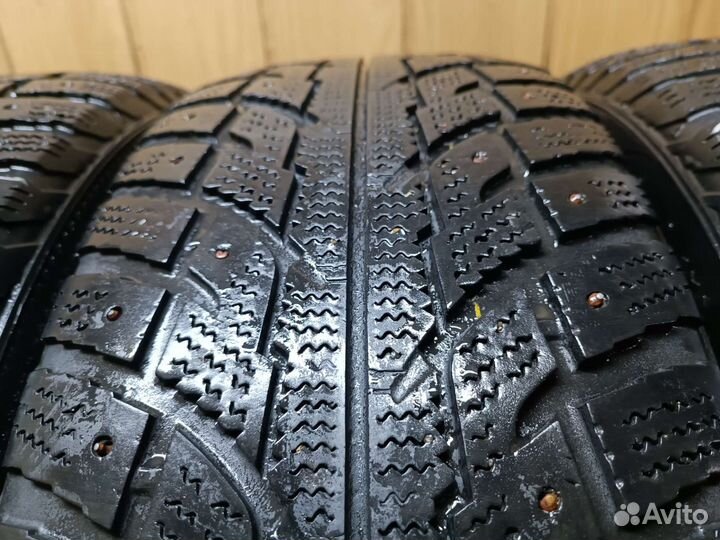 Kumho I'Zen RV Stud KC16 235/60 R18