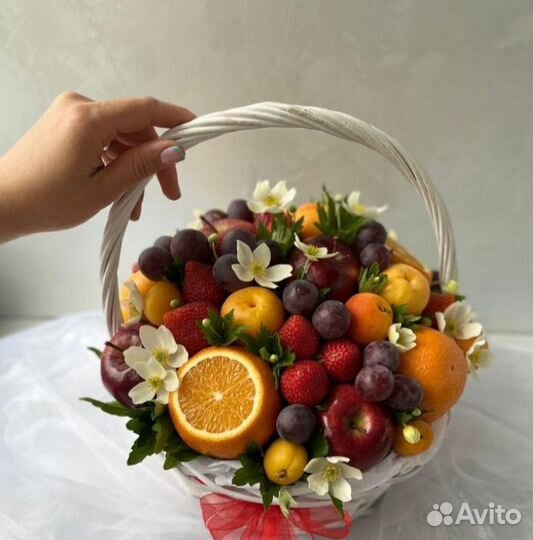 Фруктовые карзины,боксы со сладостями и т.д