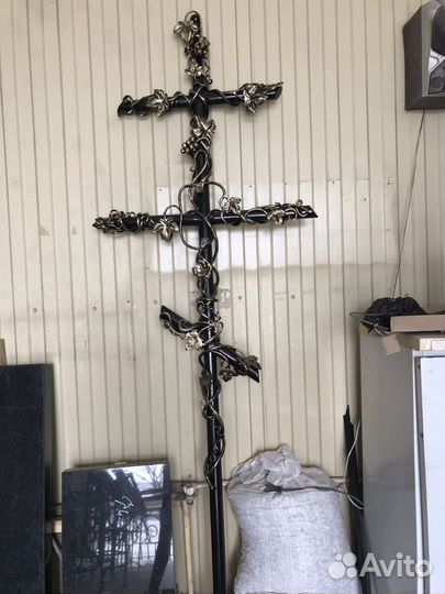 Ограды, кресты, лавки, столы, навесы