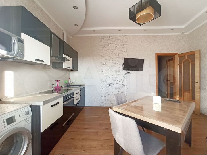 2-к. квартира, 83 м², 8/12 эт.