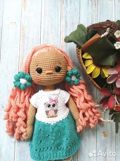 Вязаная кукла ручной работы