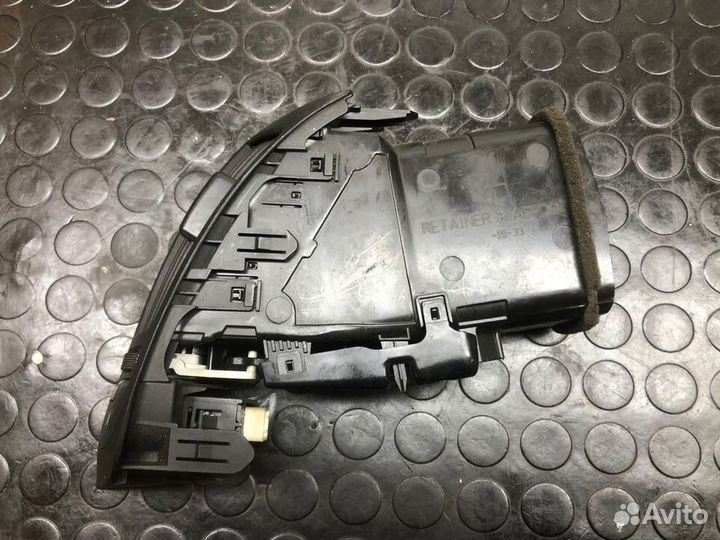 Дефлектор воздушный правый Toyota Land Cruiser 200