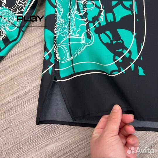 Шелковая яркая рубашка Hermes с акцентами