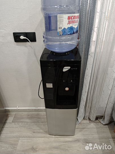 Кулер для воды со шкафчиком