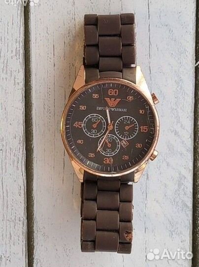 Часы Emporio Armani в удовлетворительном состоянии