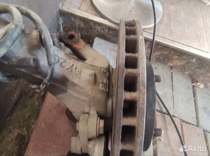 Поворотные кулаки Mitsubishi Galant 8 в сборе