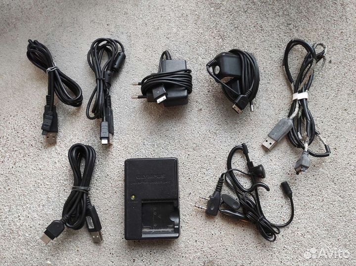 Зарядка для телефона, наушники, USB провод