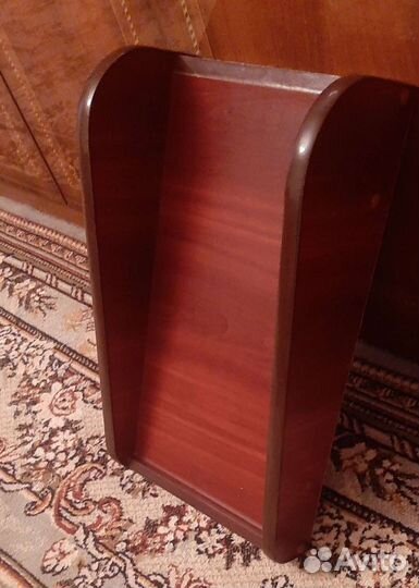 Две подставки на колесах