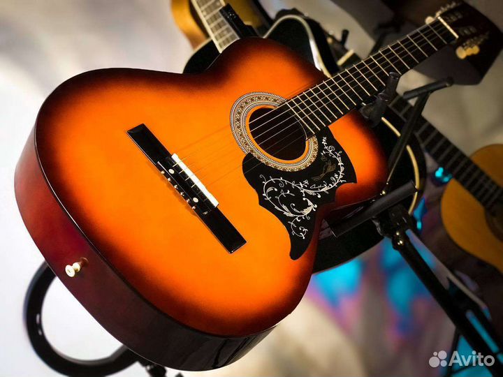 Классическая гитара с чехлом