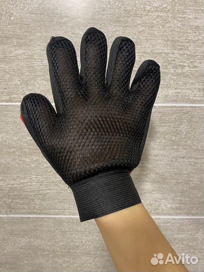 Перчатка для вычесывания шерсти