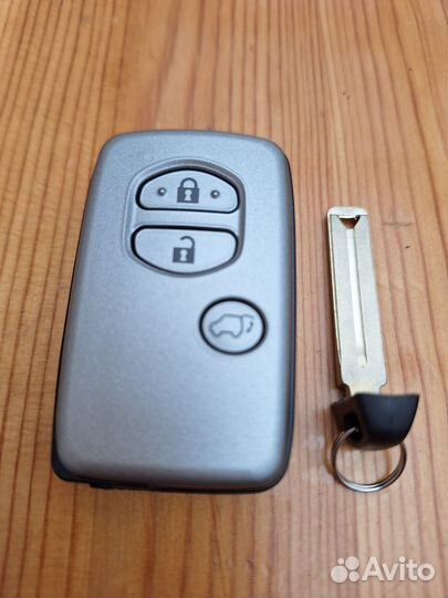 Смарт-ключ Toyota Land Cruiser 200, 2012 г. в