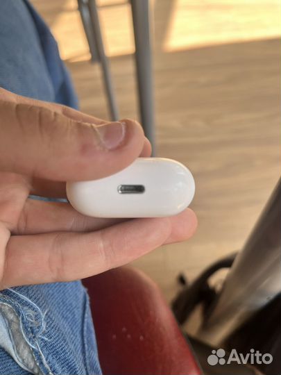 Продаю airpods 1 оригинал