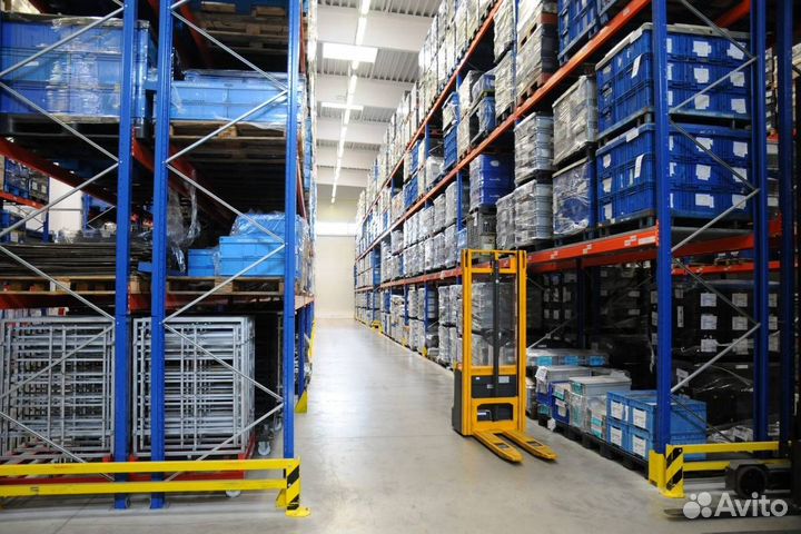 На склад крупной логистической компании Грузчик